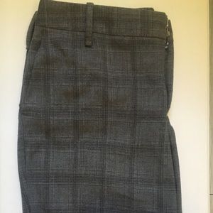*SOLD* Gap Plaid Bermuda Shorts - Size 4 - EUC